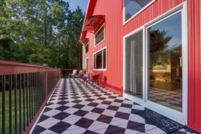 Secluded Berkeley Springs Home with Fire Pit and Deck!